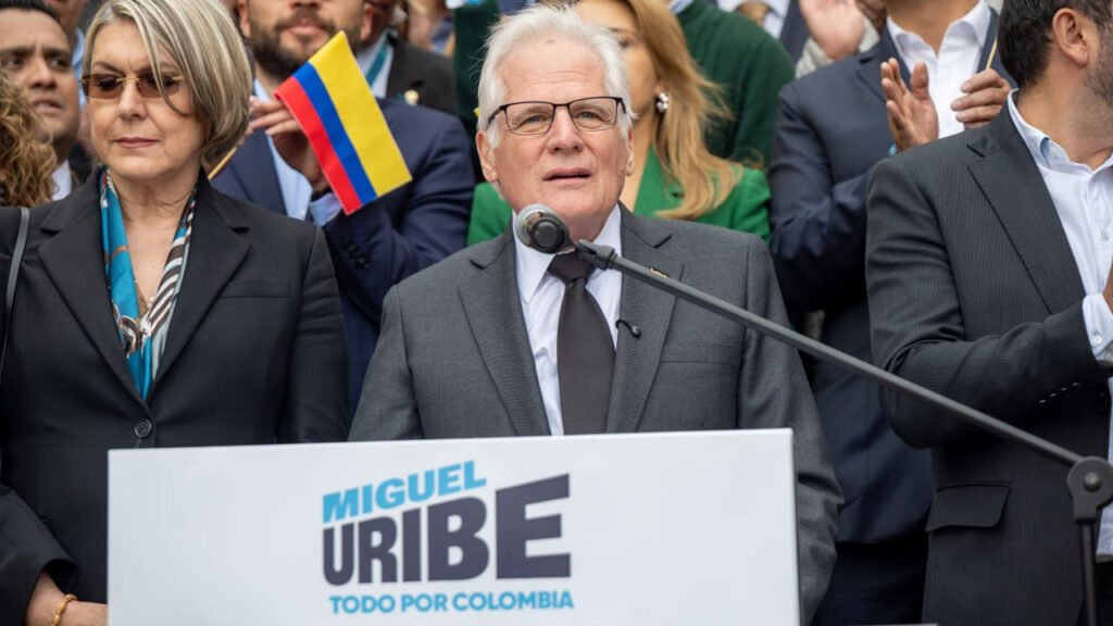 "Del dolor de un padre resurge la fuerza de un pueblo": el emotivo discurso de Miguel Uribe Londoño