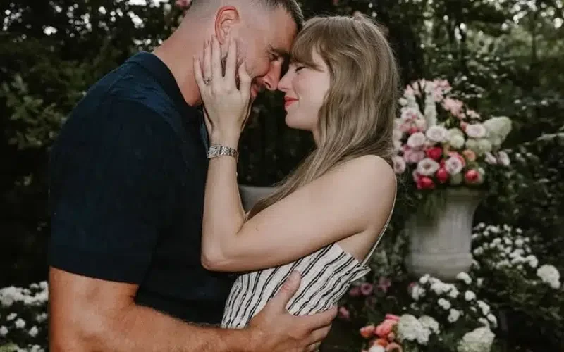 Taylor Swift y Travis Kelce confirman su compromiso con romántica sesión de fotos