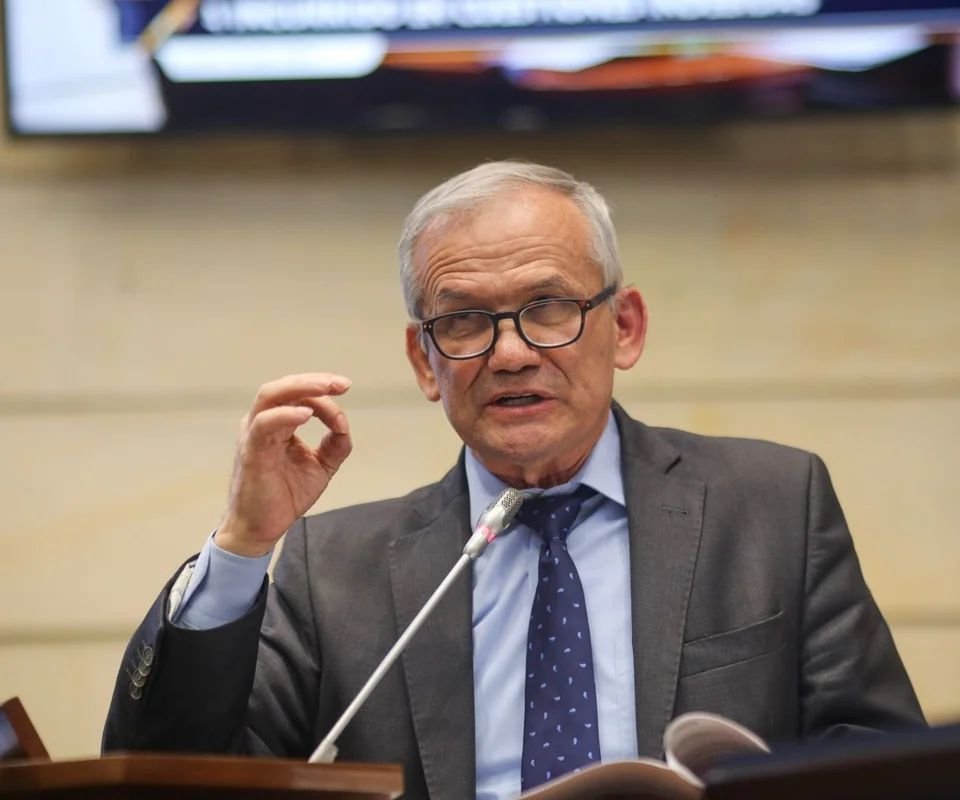 Carlos Ramón González y San Andrés en riesgo de anexión