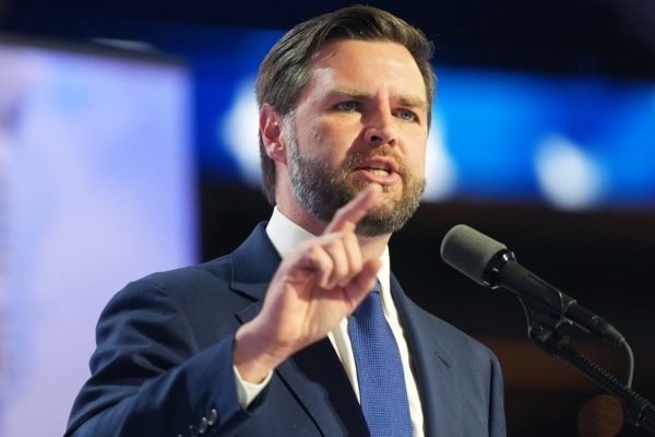 Vance dice que EE.UU. no descarta poner sanciones a Rusia para alcanzar la paz en Ucrania