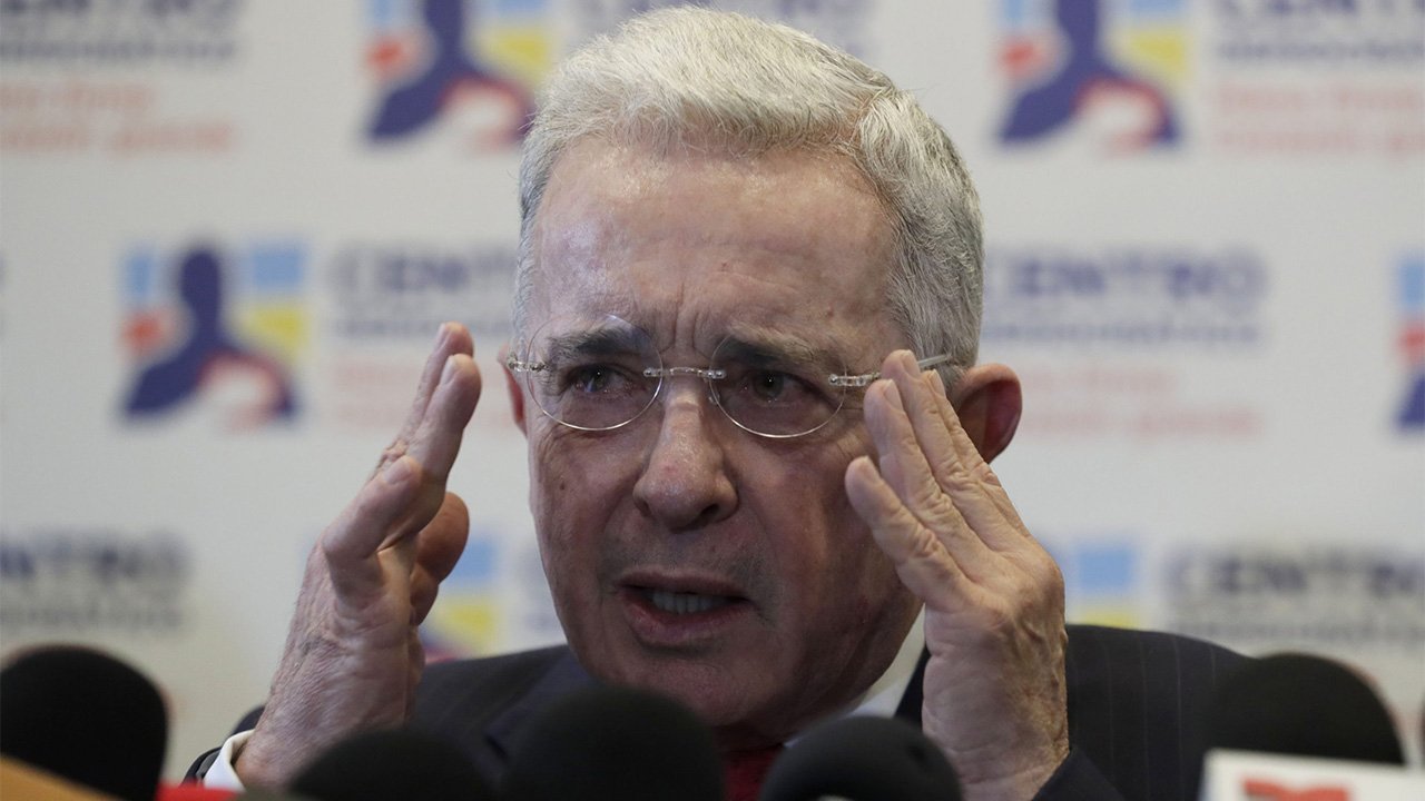 Uribe confirma que le tocó hablar con Laura Sarabia para ayudar a solucionar crisis con Estados Unidos