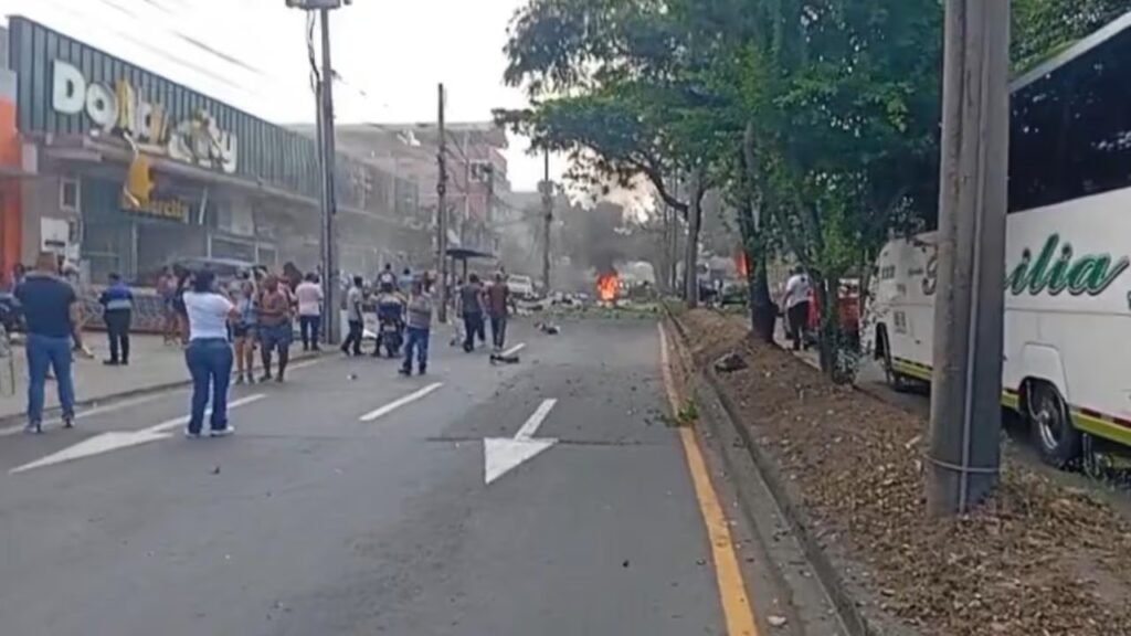 confirman atentado terrorista con carro bomba que dejó 2 muertos y varios heridos