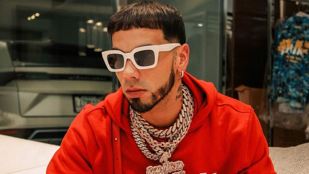 ANUEL BORRA TATUAJES DE EX