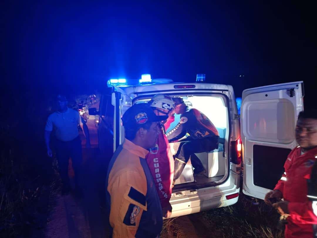 Rescatan en Zulia a 16 personas atrapadas tras crecida de río en Baralt