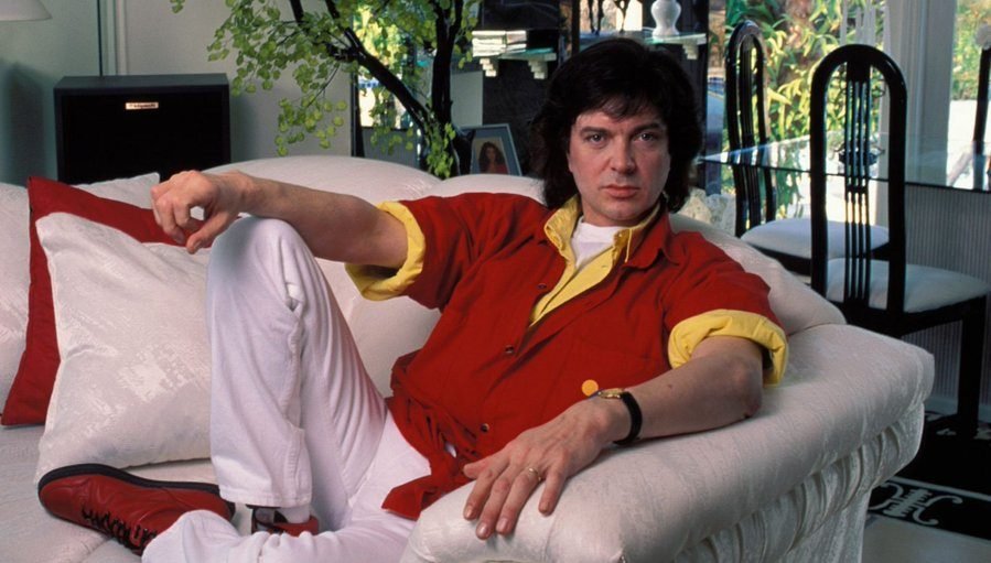 Trasladan cenizas de Camilo Sesto a mausoleo en la ciudad de Alicante, España