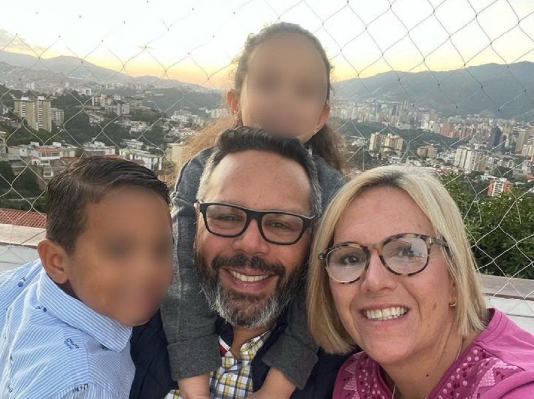 Hija de González Urrutia pidió a custodios de su esposo preso hacerle llegar mensaje