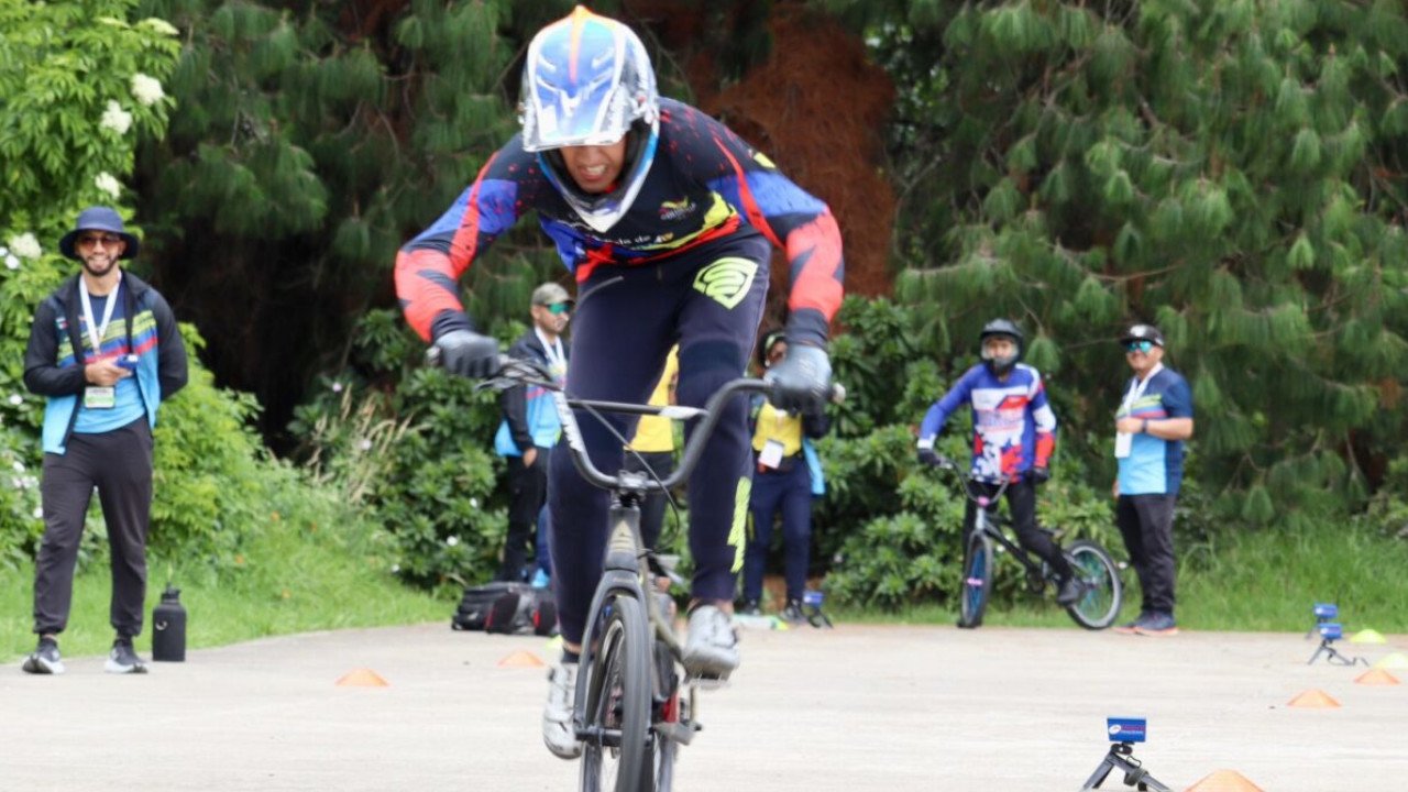 Bogotá acoge a 70 promesas del BMX Racing en encuentro nacional de Escuelas de Talento