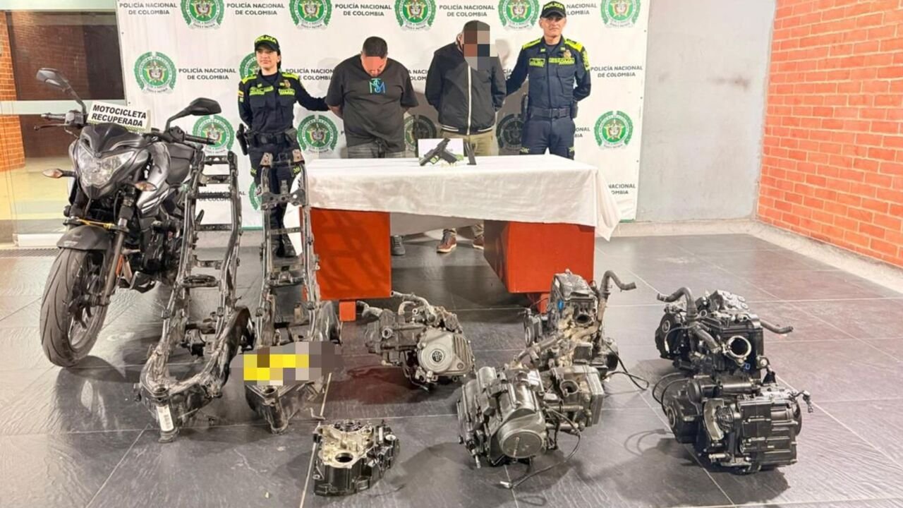Desmantelan ‘desguazadero’ de motos en Patio Bonito: dos capturados y autopartes robadas recuperadas