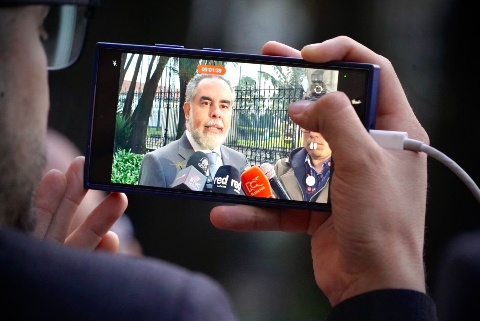 Por haber defendido la dignidad del país