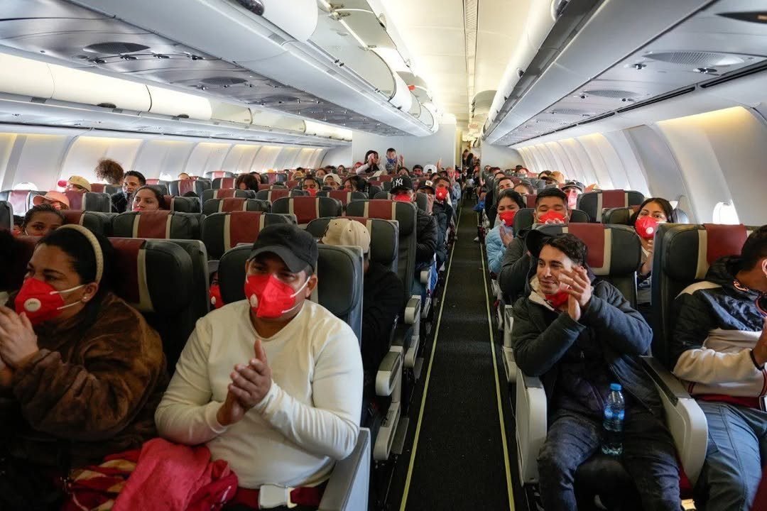 Llega al país otro vuelo con 219 venezolanos provenientes de México
