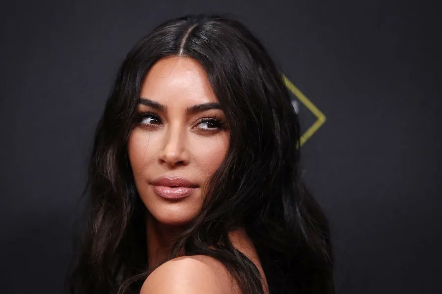 Kim Kardashian revela que sufrió un aneurisma y lo atribuye al estrés por su divorcio