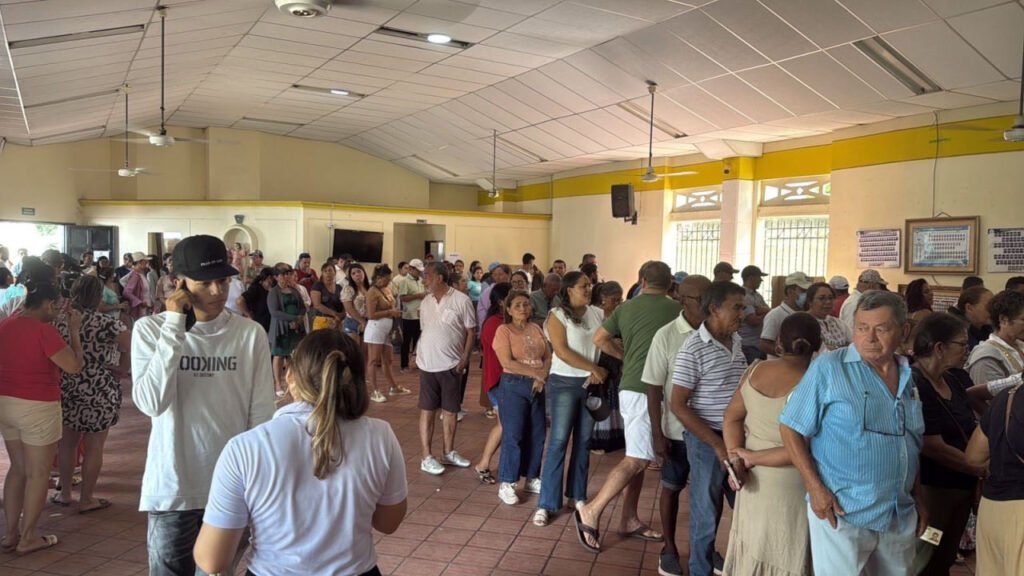 «Las cuchas NO tienen razón»: la izquierda le dio la espalda a las madres de Soacha por apoyar influencers