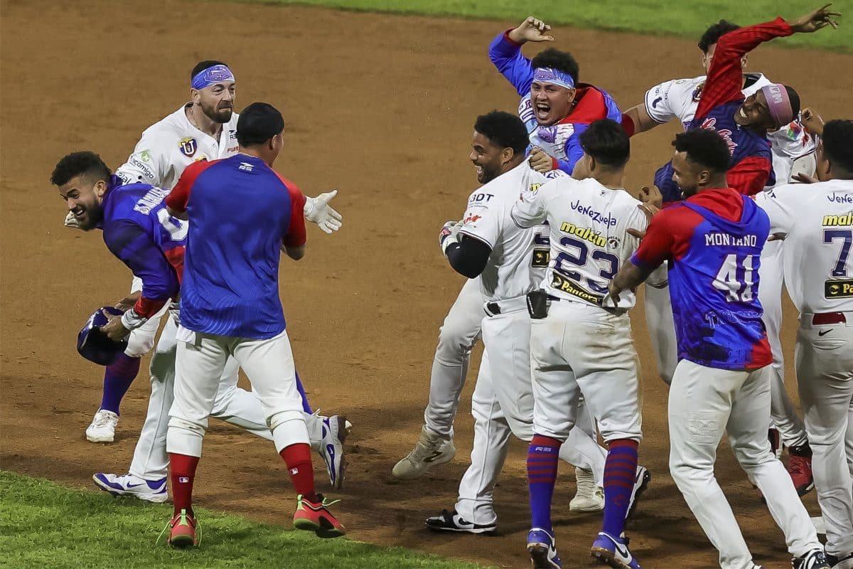 Tiburones con Tomás Telis deja en el terreno a Leones