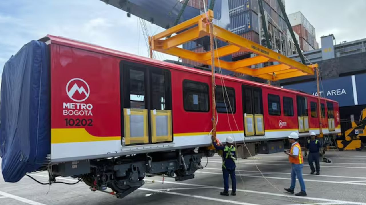 Llegó a Colombia el segundo tren del Metro de Bogotá: Inician pruebas estáticas en Bosa