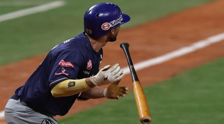 Magallanes vence 4-3 a los Leones en el primer juego de los Eternos Rivales