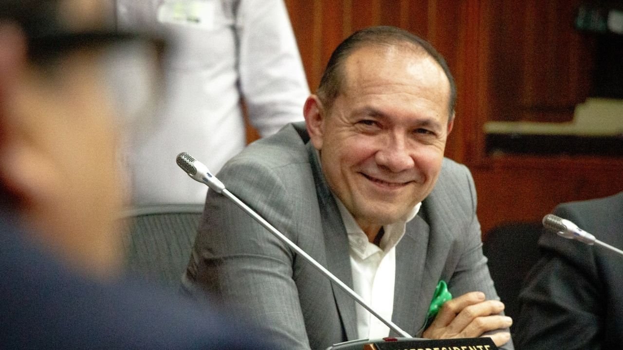 MinTrabajo convocaría a huelga general por tras hundimiento de la consulta popular