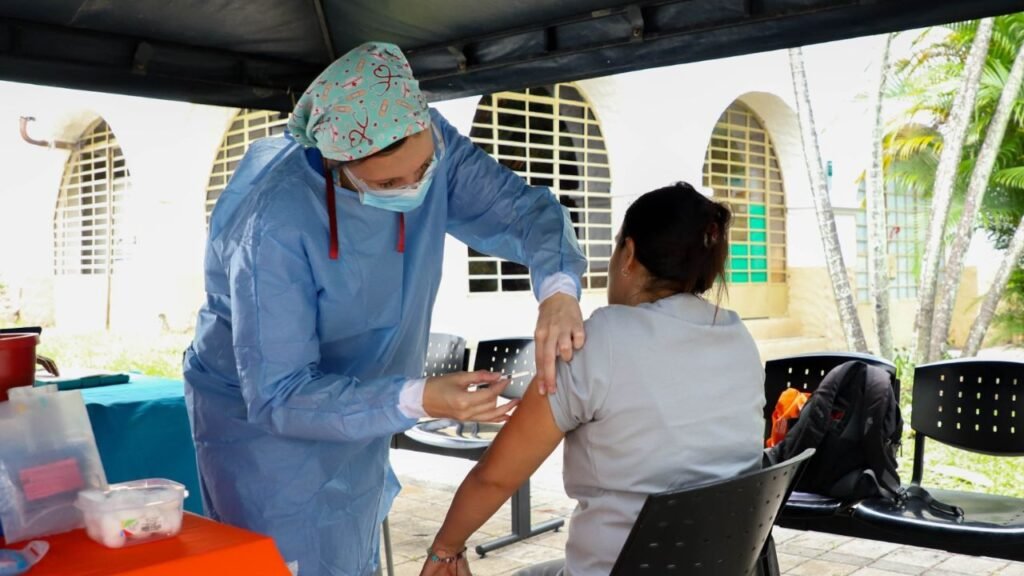 Bogotá amplía horarios y puntos de vacunación/Min30