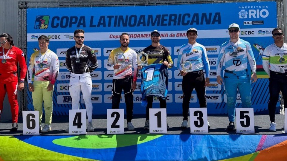 ¡Doble Oro! Carmona imparable y Ramírez subcampeón en cierre épico del BMX en Brasil