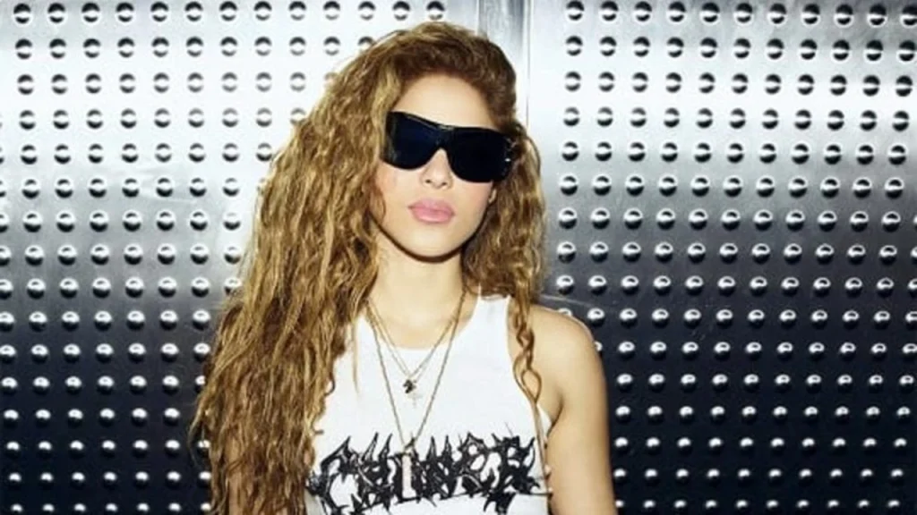 La demanda más ridícula del año: octogenario le reclama a Shakira 100 millones de dólares porque dice haberle pagado «un viaje a Cuba»